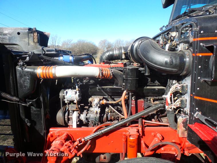 image for item J1573 1997 Peterbilt 377 semi truck