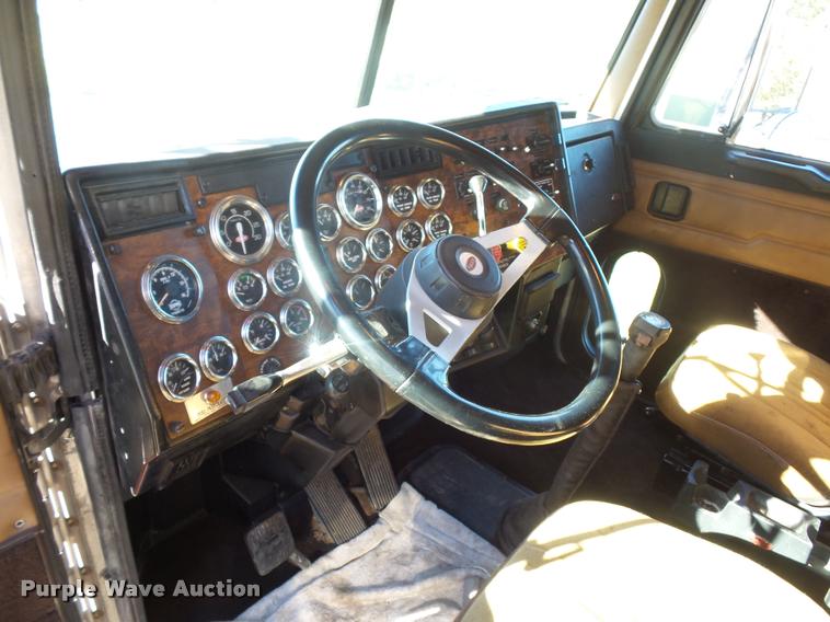 image for item J1573 1997 Peterbilt 377 semi truck