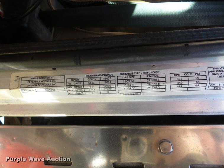 image for item J1573 1997 Peterbilt 377 semi truck