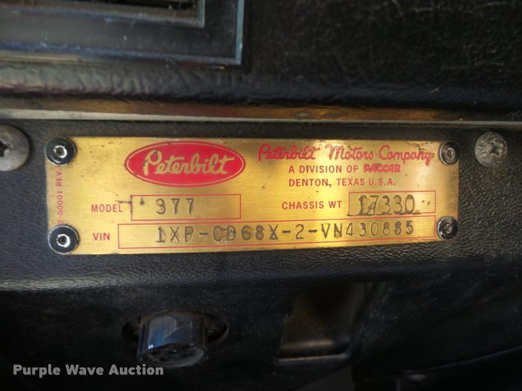 image for item J1573 1997 Peterbilt 377 semi truck