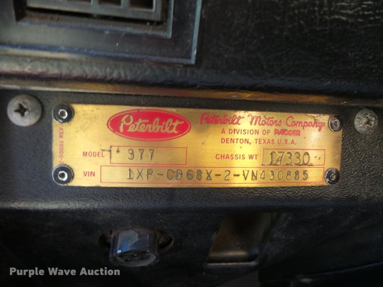 image for item J1573 1997 Peterbilt 377 semi truck