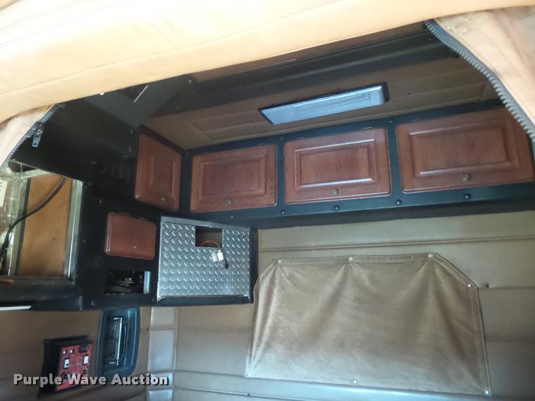 image for item J1573 1997 Peterbilt 377 semi truck