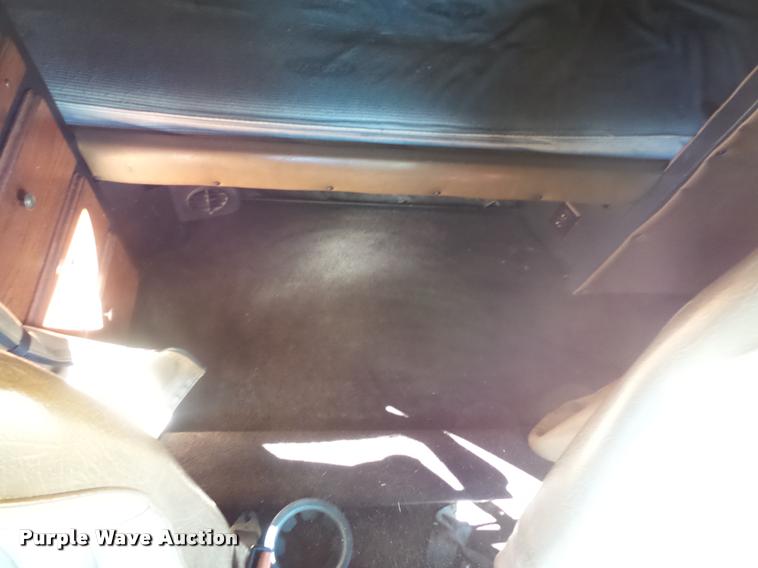 image for item J1573 1997 Peterbilt 377 semi truck