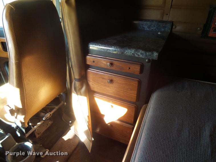 image for item J1573 1997 Peterbilt 377 semi truck