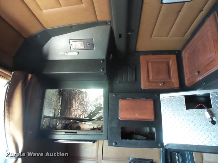 image for item J1573 1997 Peterbilt 377 semi truck