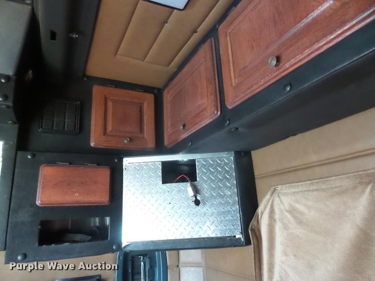 image for item J1573 1997 Peterbilt 377 semi truck