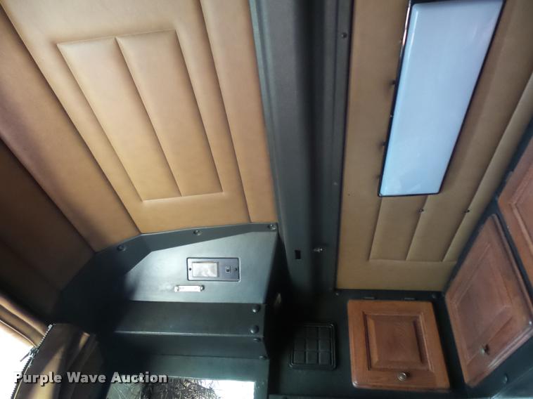 image for item J1573 1997 Peterbilt 377 semi truck