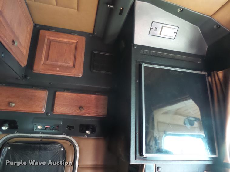 image for item J1573 1997 Peterbilt 377 semi truck