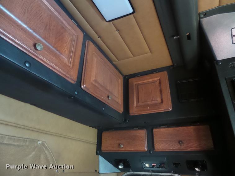 image for item J1573 1997 Peterbilt 377 semi truck