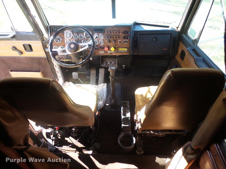 image for item J1573 1997 Peterbilt 377 semi truck
