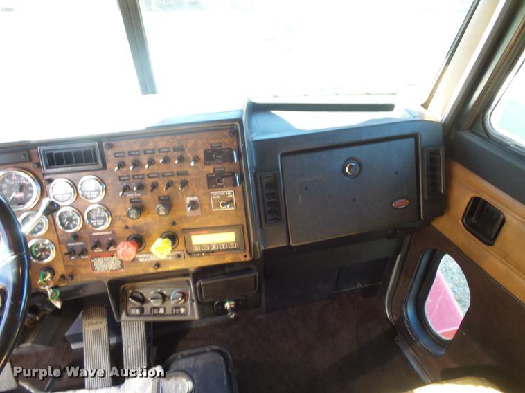 image for item J1573 1997 Peterbilt 377 semi truck