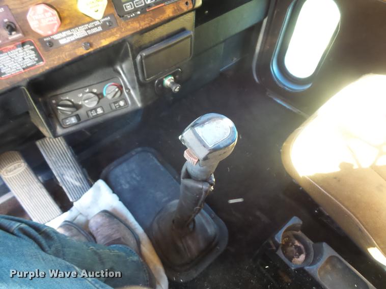 image for item J1573 1997 Peterbilt 377 semi truck