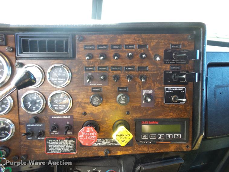 image for item J1573 1997 Peterbilt 377 semi truck