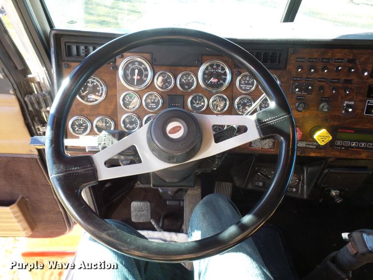 image for item J1573 1997 Peterbilt 377 semi truck