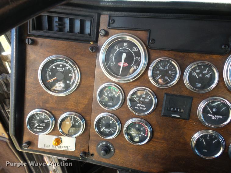 image for item J1573 1997 Peterbilt 377 semi truck