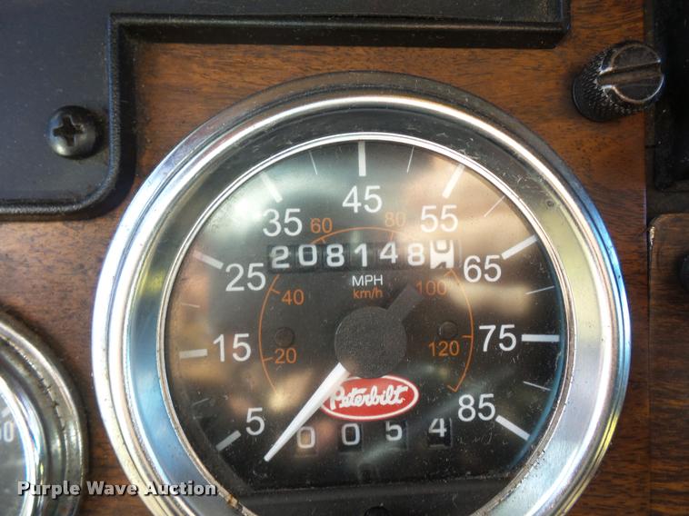 image for item J1573 1997 Peterbilt 377 semi truck