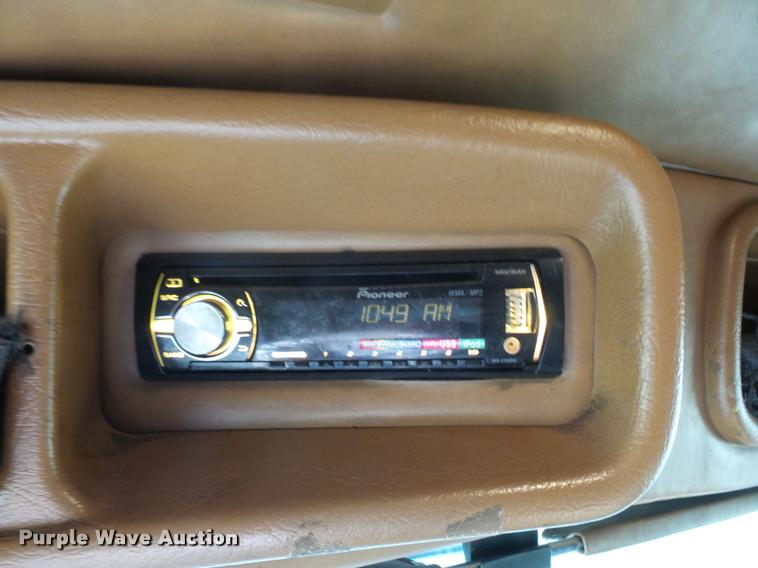 image for item J1573 1997 Peterbilt 377 semi truck