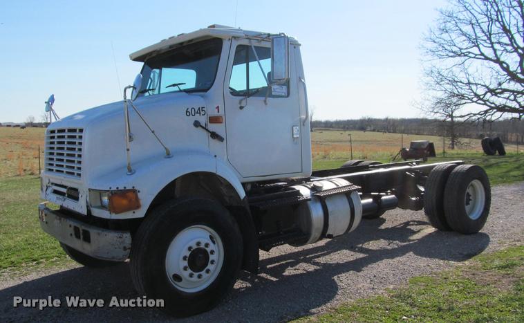 image for item K4966 1992 International 8100 truck chassis