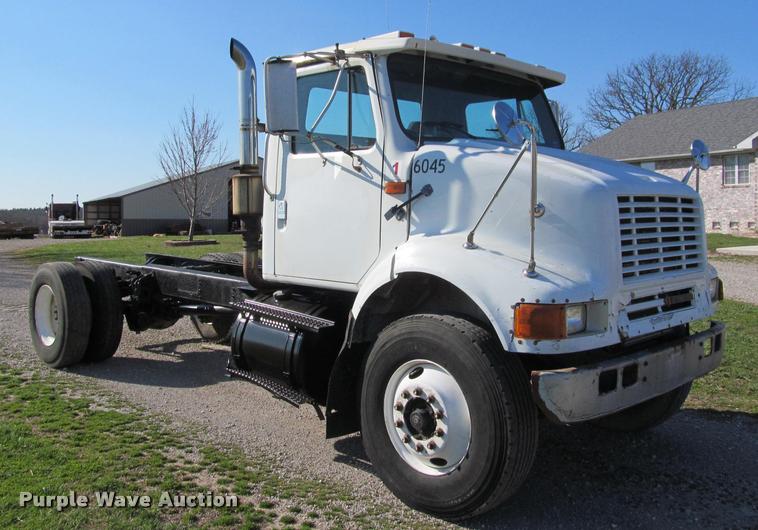image for item K4966 1992 International 8100 truck chassis