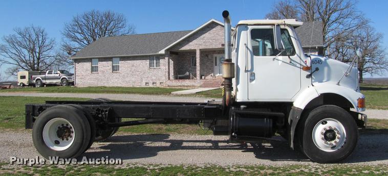 image for item K4966 1992 International 8100 truck chassis