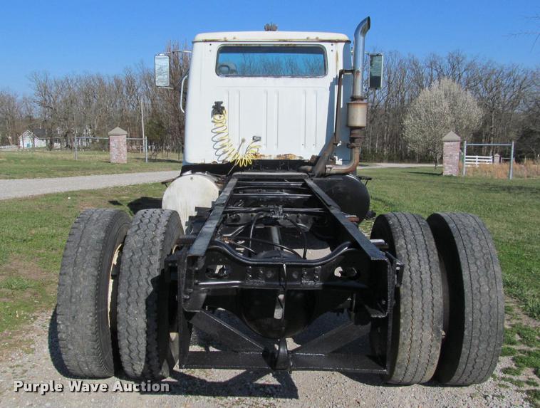 image for item K4966 1992 International 8100 truck chassis