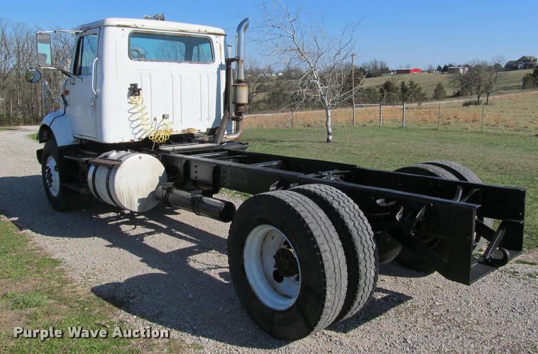 image for item K4966 1992 International 8100 truck chassis
