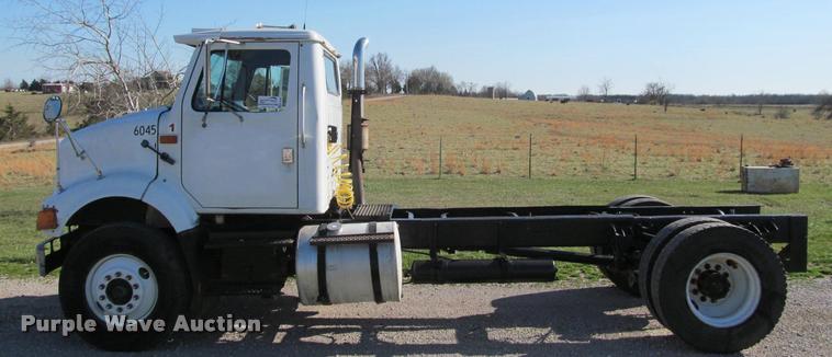 image for item K4966 1992 International 8100 truck chassis
