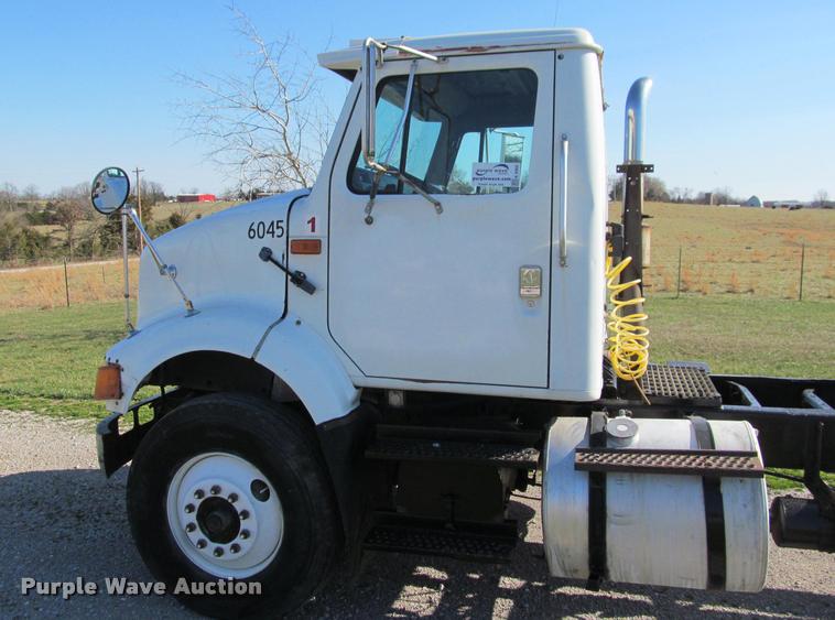 image for item K4966 1992 International 8100 truck chassis