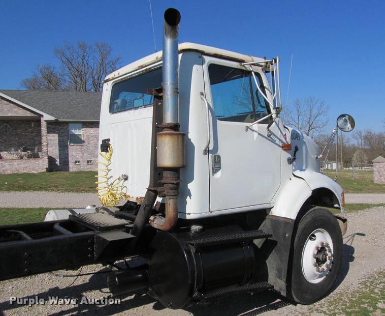 image for item K4966 1992 International 8100 truck chassis