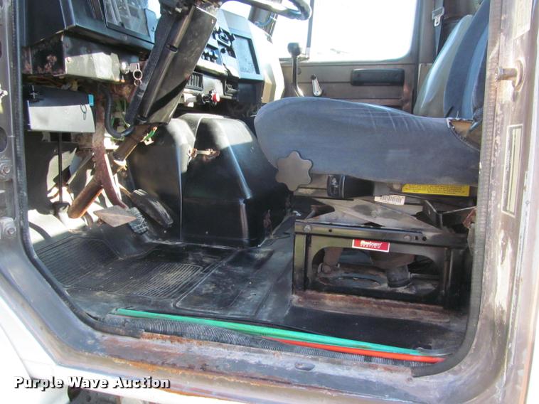 image for item K4966 1992 International 8100 truck chassis