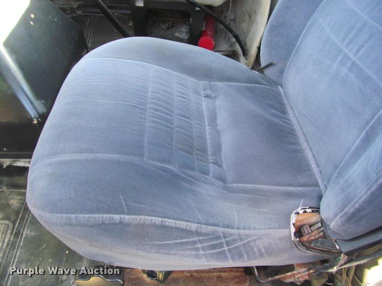 image for item K4966 1992 International 8100 truck chassis