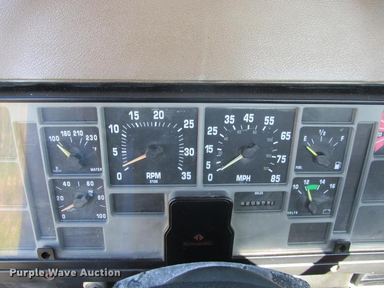 image for item K4966 1992 International 8100 truck chassis