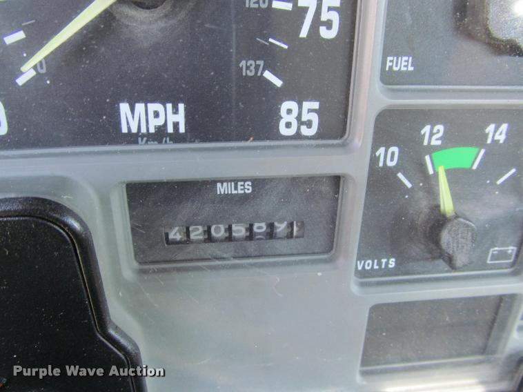 image for item K4966 1992 International 8100 truck chassis