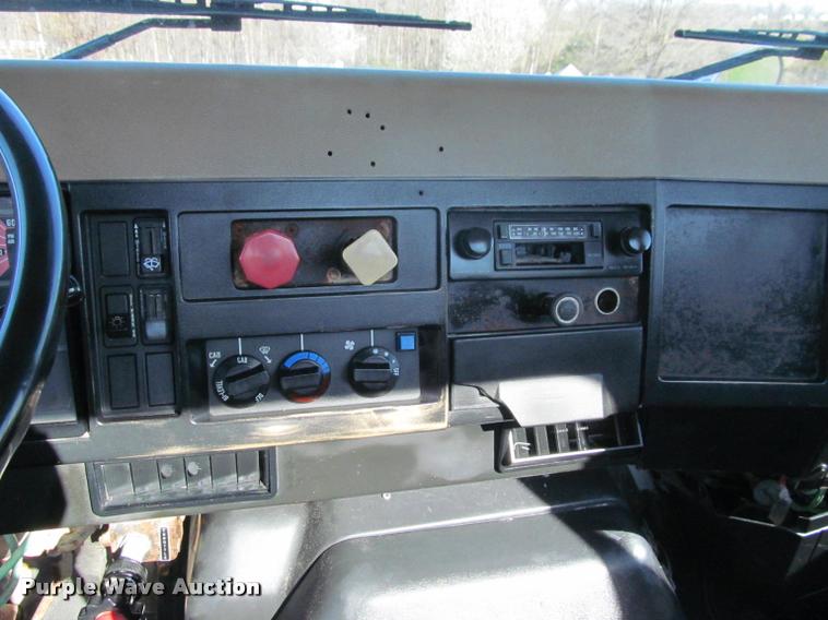 image for item K4966 1992 International 8100 truck chassis