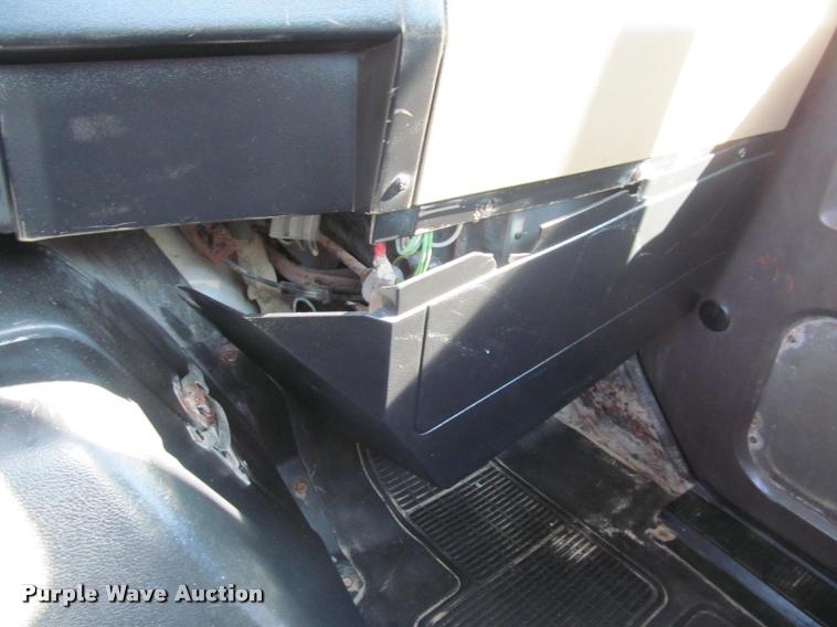 image for item K4966 1992 International 8100 truck chassis