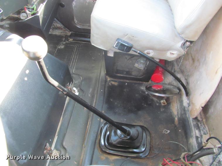 image for item K4966 1992 International 8100 truck chassis