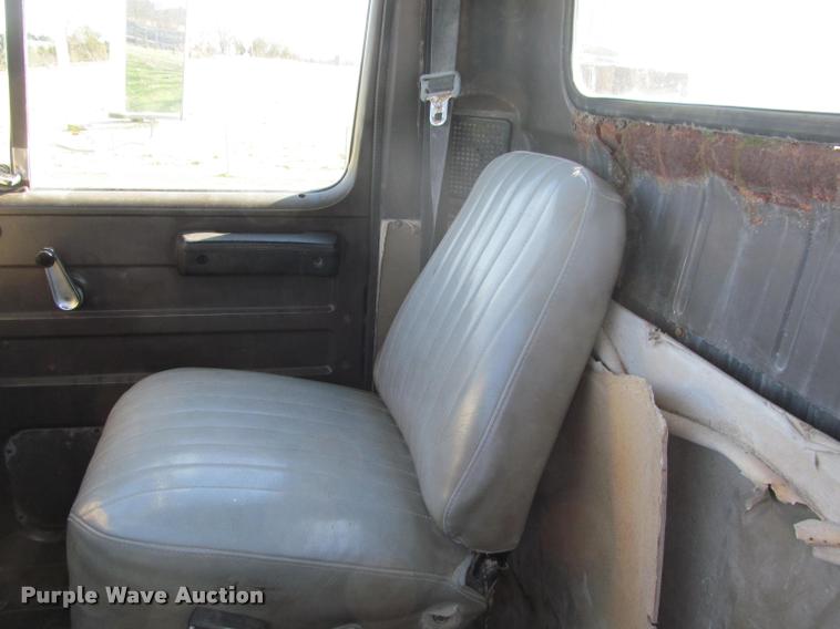 image for item K4966 1992 International 8100 truck chassis