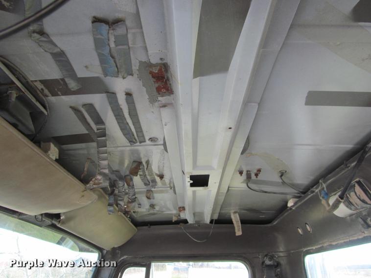 image for item K4966 1992 International 8100 truck chassis