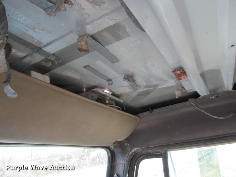 image for item K4966 1992 International 8100 truck chassis