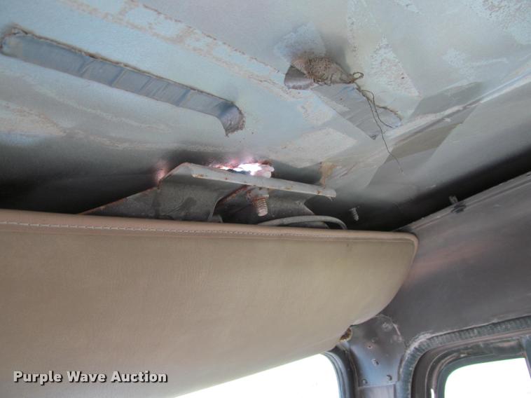 image for item K4966 1992 International 8100 truck chassis