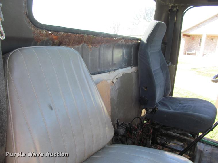 image for item K4966 1992 International 8100 truck chassis