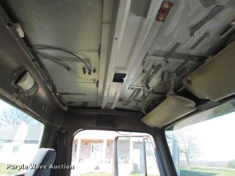 image for item K4966 1992 International 8100 truck chassis