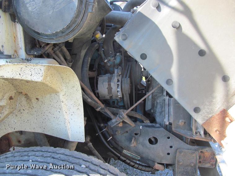 image for item K4966 1992 International 8100 truck chassis