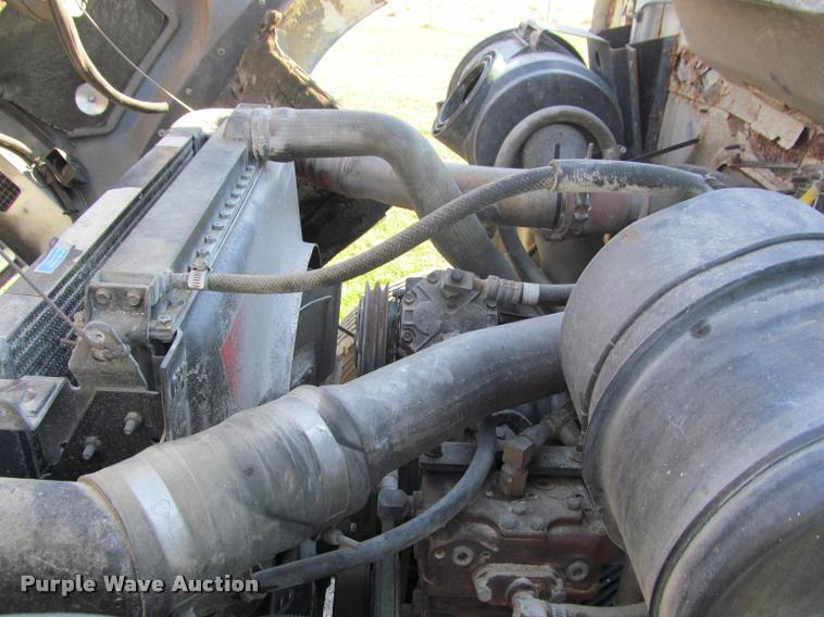 image for item K4966 1992 International 8100 truck chassis