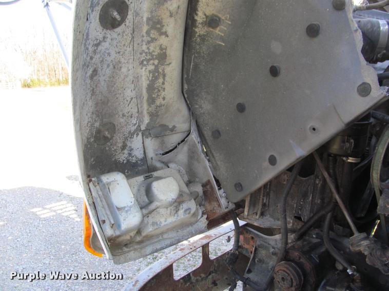 image for item K4966 1992 International 8100 truck chassis