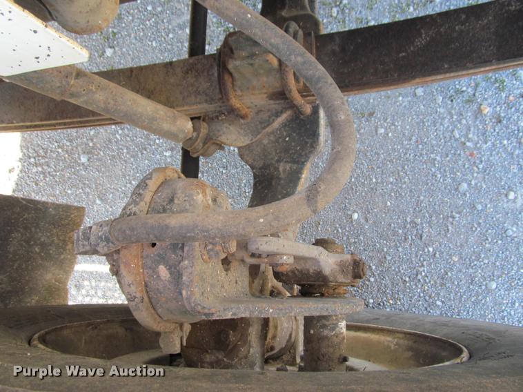 image for item K4966 1992 International 8100 truck chassis