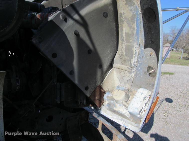 image for item K4966 1992 International 8100 truck chassis