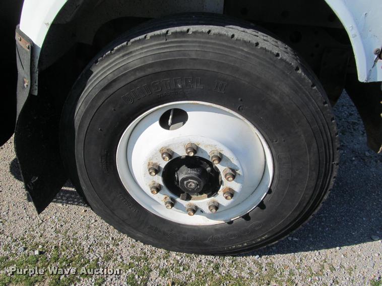 image for item K4966 1992 International 8100 truck chassis