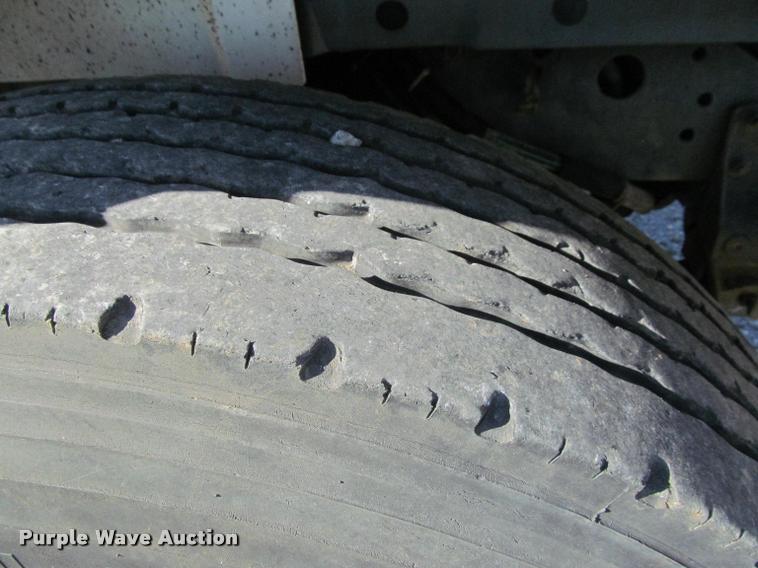 image for item K4966 1992 International 8100 truck chassis