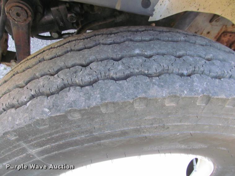 image for item K4966 1992 International 8100 truck chassis